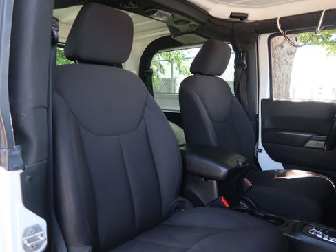 Used 2015 Jeep Wrangler Sport w/ Quick Order Package 24S AWD/4WD image 13