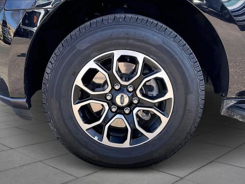 Used 2024 Ford Expedition Max XLT image 9