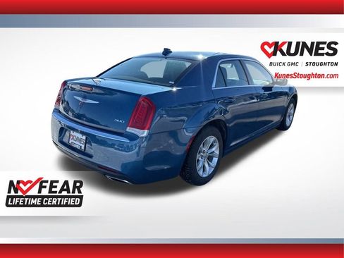 Used 2022 Chrysler 300 Touring RWD image 11