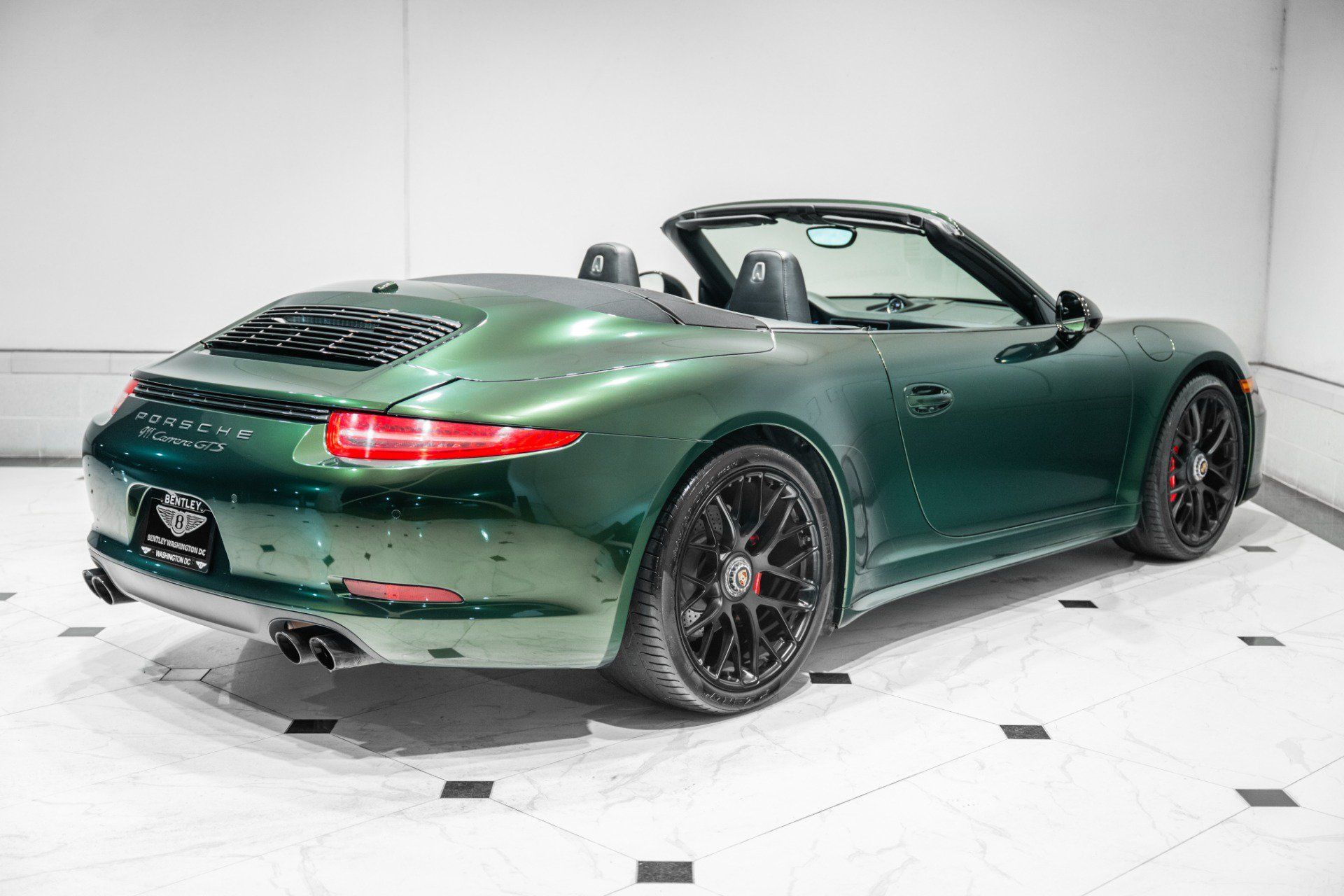 Used 2016 Porsche 911 Carrera GTS RWD image 9