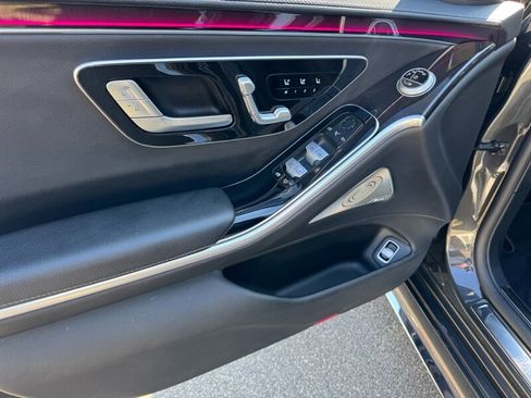 Used 2022 Mercedes-Benz S 580 4MATIC Sedan w/ AMG Line Package image 18