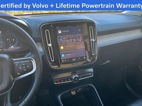 Used 2023 Volvo XC40 B4 Plus image 9