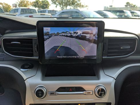 Certified 2022 Ford Explorer XLT w/ Equipment Group 202A image 27