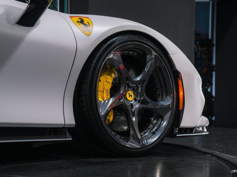 Used 2022 Ferrari SF90 Spider image 16