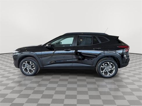 Certified 2025 Chevrolet Trax LT w/ LT Convenience Package image 6