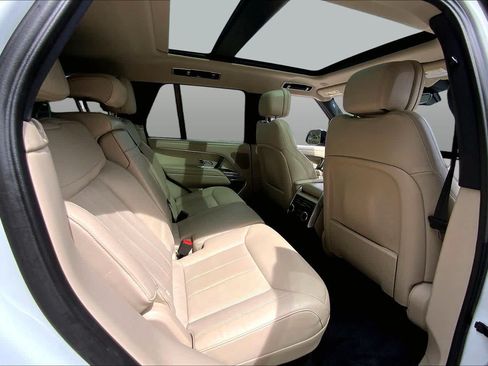 Used 2023 Land Rover Range Rover SE AWD/4WD image 18