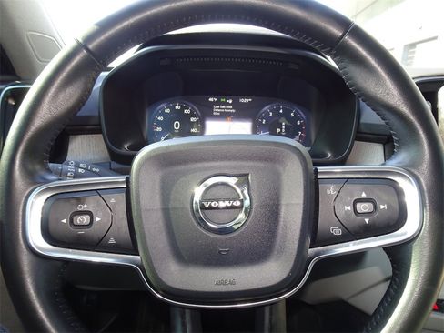 Used 2019 Volvo XC40 T5 Inscription image 19