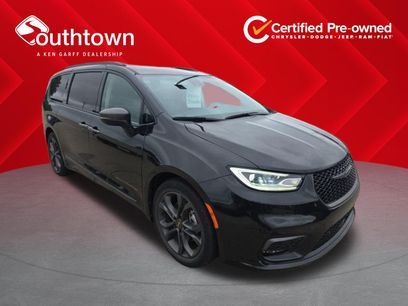 Used 2023 Chrysler Pacifica Touring-L w/ Road Tripper Package