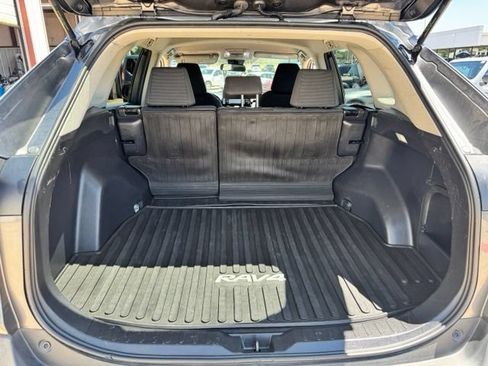 Used 2022 Toyota RAV4 LE AWD/4WD image 22