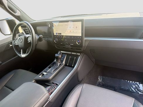 Used 2024 Lexus GX 550 w/ Cold Area Package AWD/4WD image 33