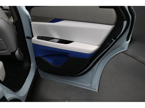 New 2026 Cadillac Optiq Sport 2 w/ LPO, Floor Liner Package AWD/4WD image 18
