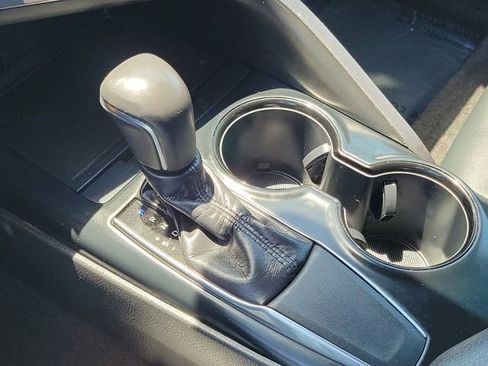 Used 2019 Toyota Camry SE FWD image 11