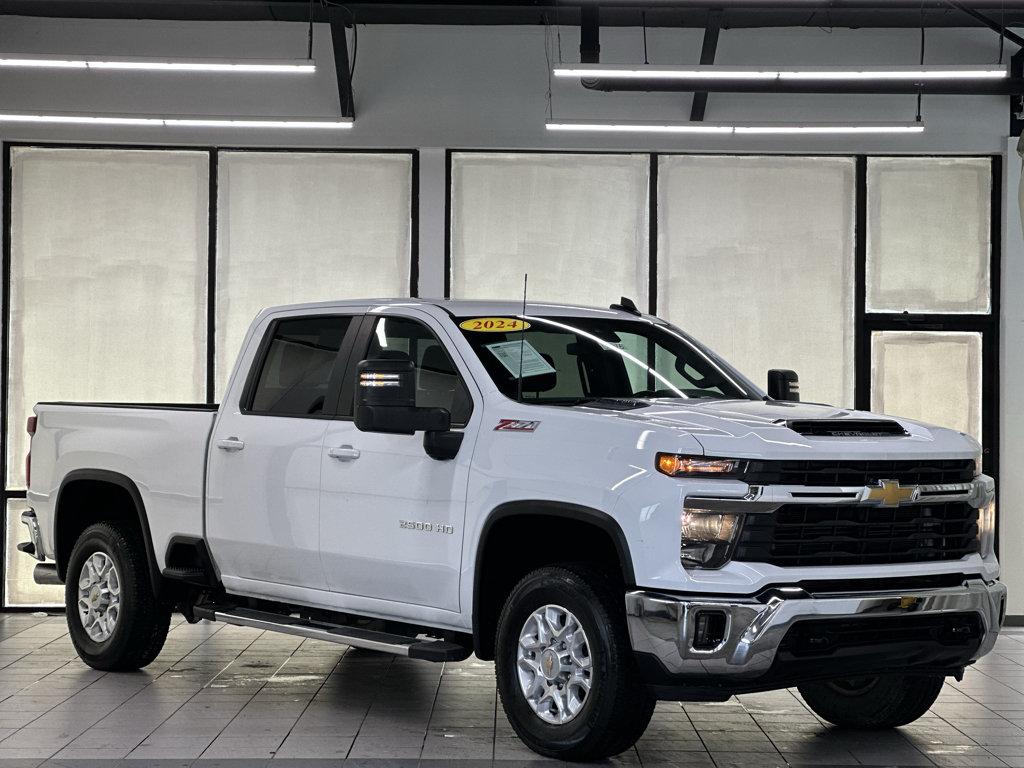 Used 2024 Chevrolet Silverado 2500 LT AWD/4WD image 1