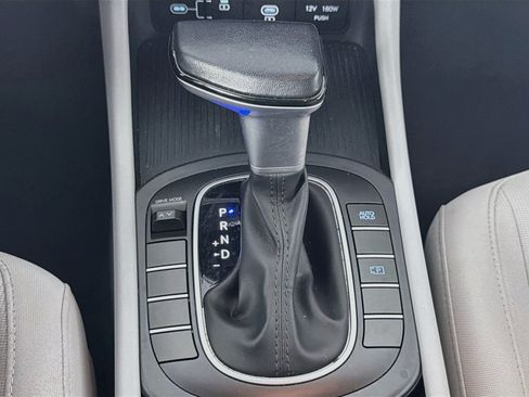 Used 2025 Hyundai Kona SEL FWD image 25