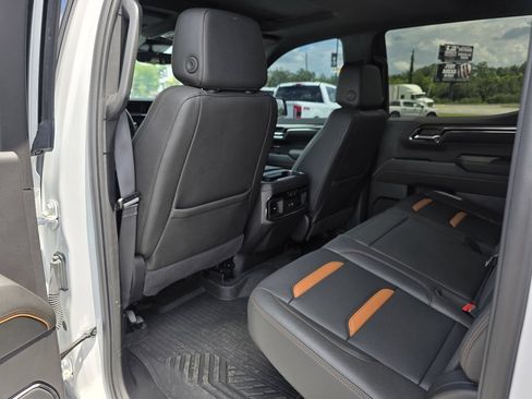 Used 2024 GMC Sierra 1500 AT4 w/ Technology Package AWD/4WD image 12