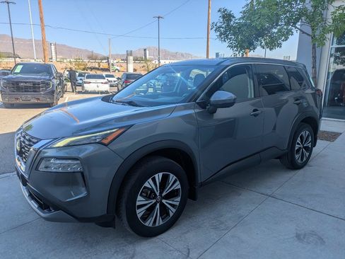 Used 2021 Nissan Rogue SV FWD image 3