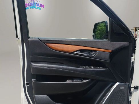 Used 2016 Cadillac Escalade ESV Premium AWD/4WD image 26