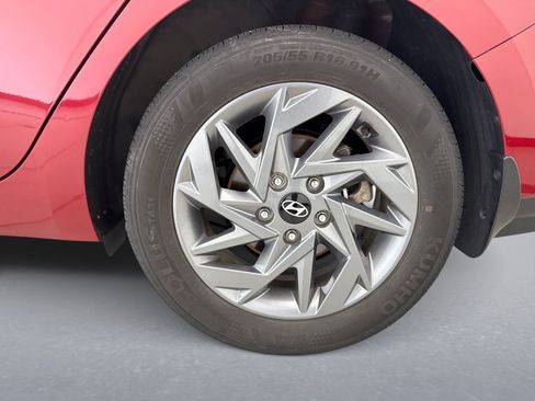 Used 2024 Hyundai Elantra SEL FWD image 21