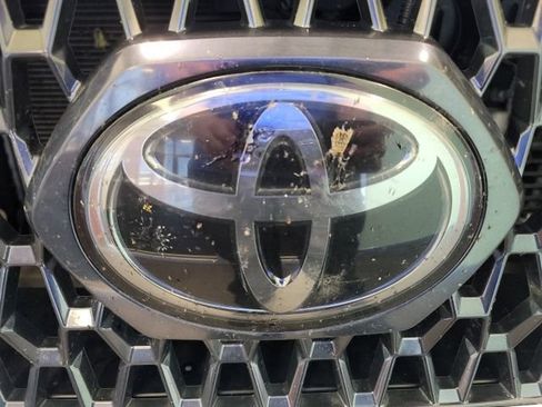 Used 2018 Toyota Tacoma TRD Off-Road w/ Technology Package AWD/4WD image 16