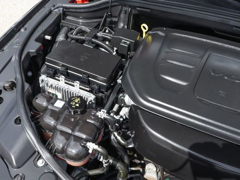 Used 2019 Jeep Grand Cherokee Altitude image 11