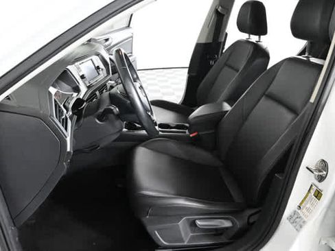 Used 2019 Volkswagen Jetta SE w/ Cold Weather Package image 19