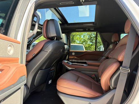 New 2026 Lincoln Navigator Reserve AWD/4WD image 20