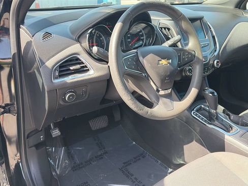 Used 2017 Chevrolet Cruze LT w/ Convenience Package FWD image 11