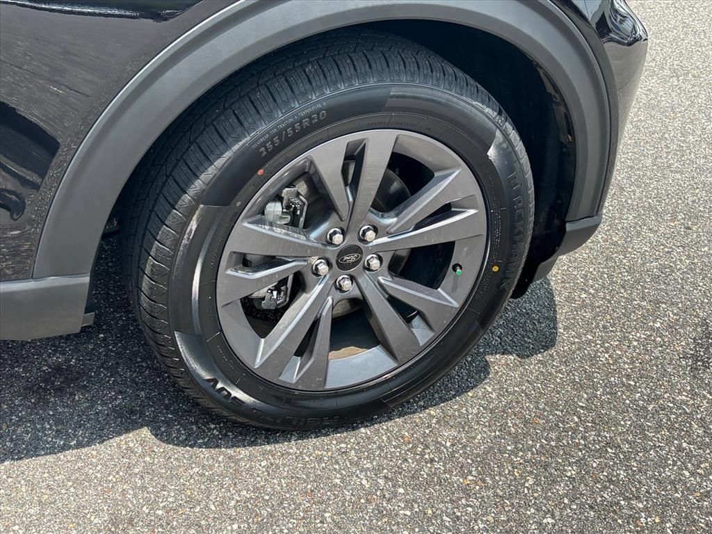 Used 2024 Ford Explorer XLT w/ Equipment Group 202A RWD image 28
