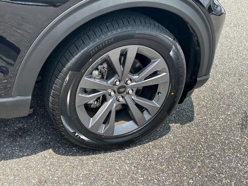 Used 2024 Ford Explorer XLT w/ Equipment Group 202A RWD image 28