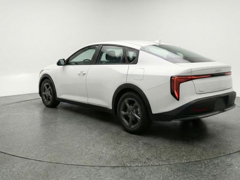 Used 2025 Kia K4 LXS image 6