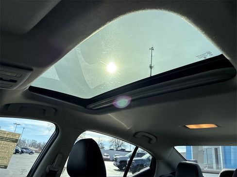 Used 2025 Nissan Sentra SR w/ SR Premium Package image 19