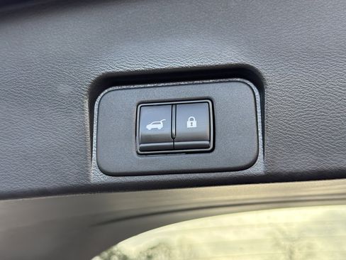 Used 2023 Nissan Rogue SV w/ SV Premium B Package image 19