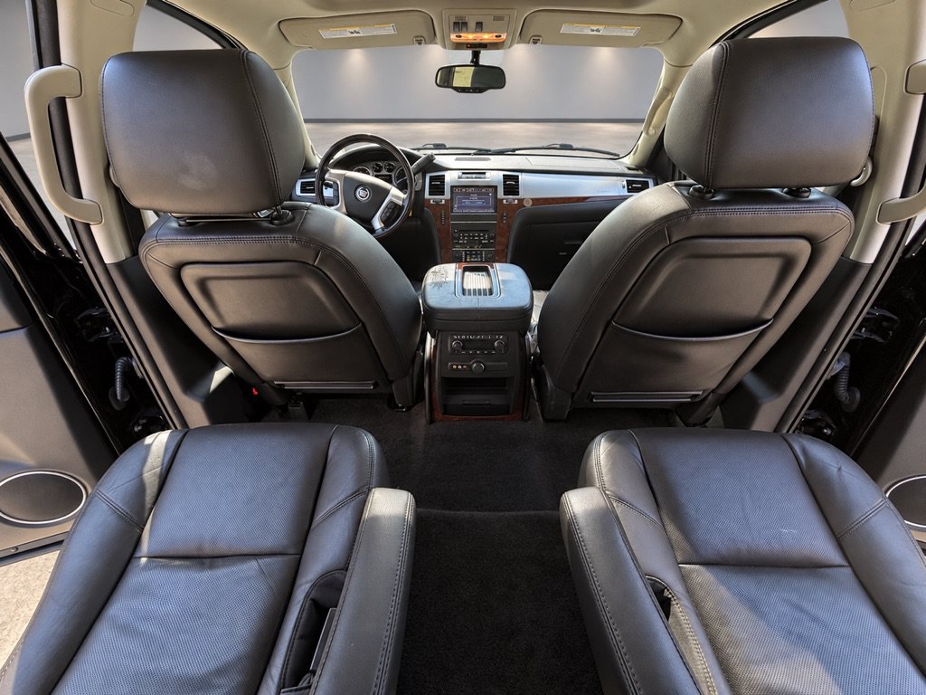 Used 2014 Cadillac Escalade Luxury AWD/4WD image 23