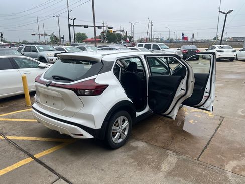 Used 2022 Nissan Kicks S FWD image 10