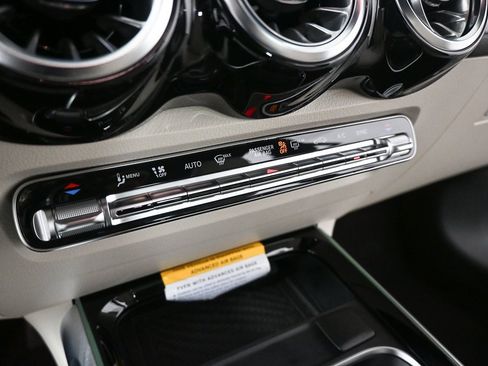 Used 2025 Mercedes-Benz GLB 250 image 14