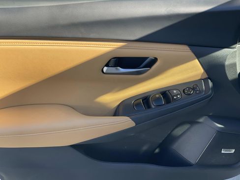 Used 2024 Nissan Sentra SV w/ SV Premium Package image 16