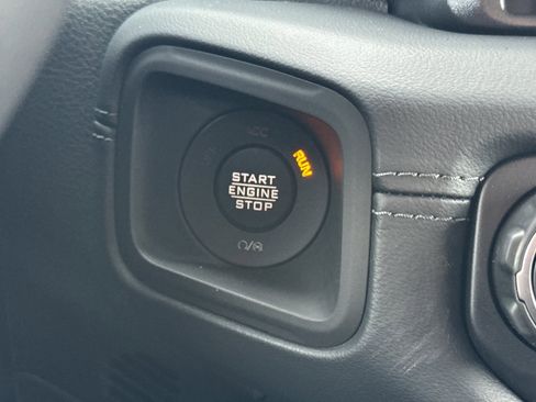 New 2025 Jeep Gladiator High Tide image 19