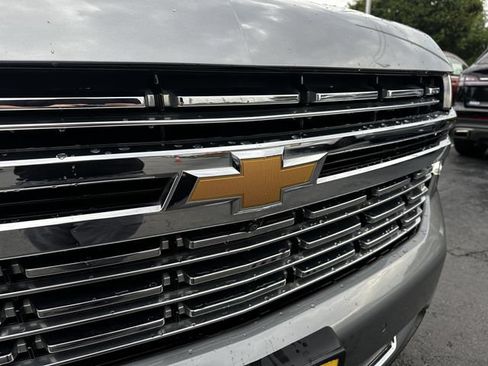 Used 2023 Chevrolet Suburban Premier w/ Advanced Technology Package AWD/4WD image 10