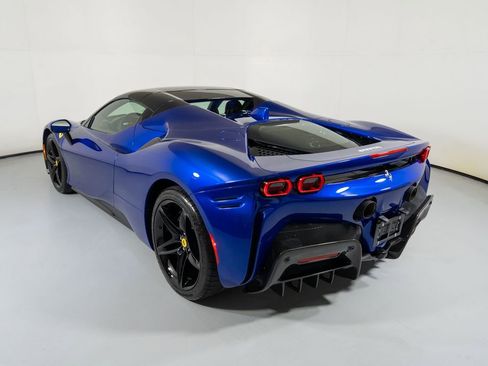 Used 2022 Ferrari SF90 Spider image 15