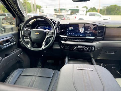 Used 2025 Chevrolet Silverado 2500 High Country w/ High Country Premium Package AWD/4WD image 12