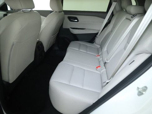 Used 2023 Nissan Rogue SL AWD/4WD image 14