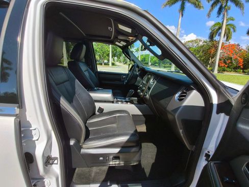 Used 2017 Ford Expedition Platinum RWD image 42