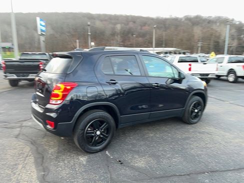 Used 2022 Chevrolet Trax LT w/ LT Convenience Package image 5