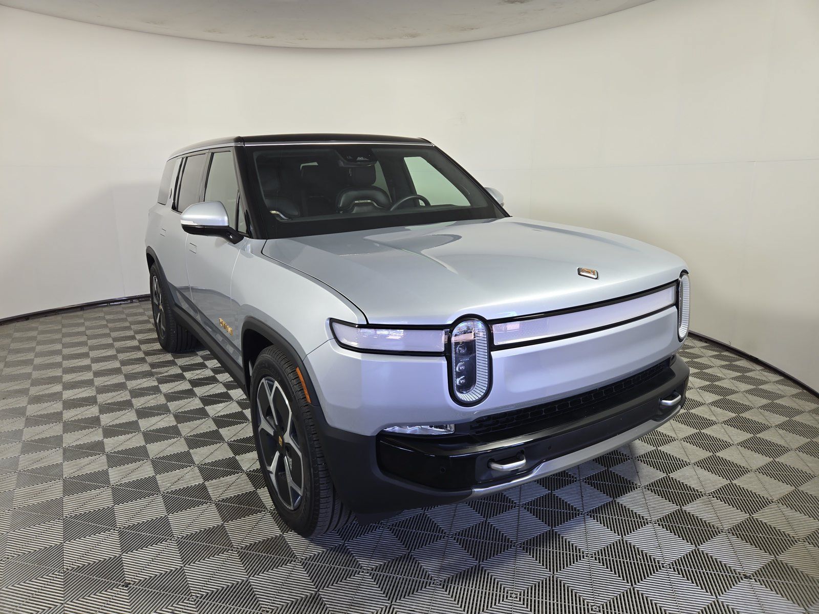 Used 2024 Rivian R1S Adventure Quad AWD/4WD image 7