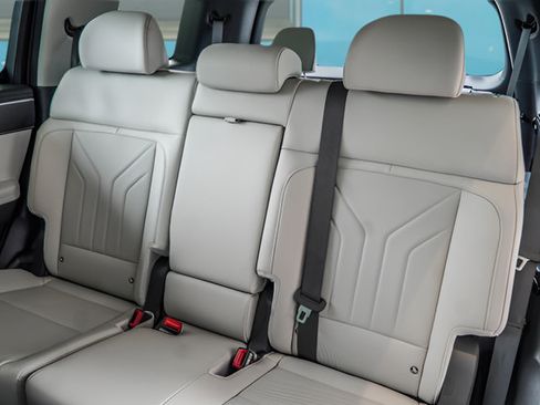 Certified 2025 Hyundai Santa Fe SEL FWD image 35