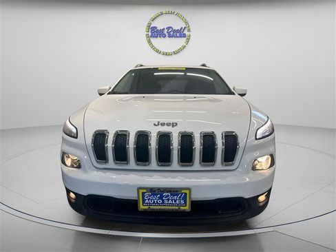 Used 2016 Jeep Cherokee Latitude AWD/4WD image 8