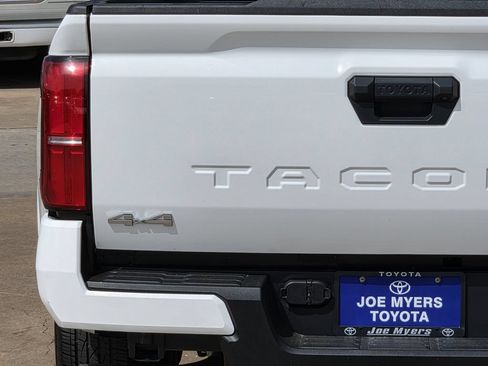 Used 2025 Toyota Tacoma SR5 AWD/4WD image 10