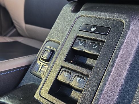 Used 2022 Ford Bronco Wildtrak image 32