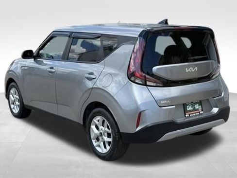 Used 2023 Kia Soul LX w/ LX Technology Package FWD image 9