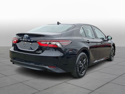 Used 2021 Toyota Camry LE image 6